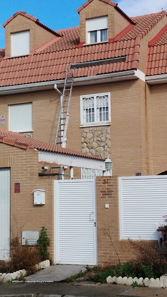 Servicios de sustitución de tejas en mal estado en Madrid